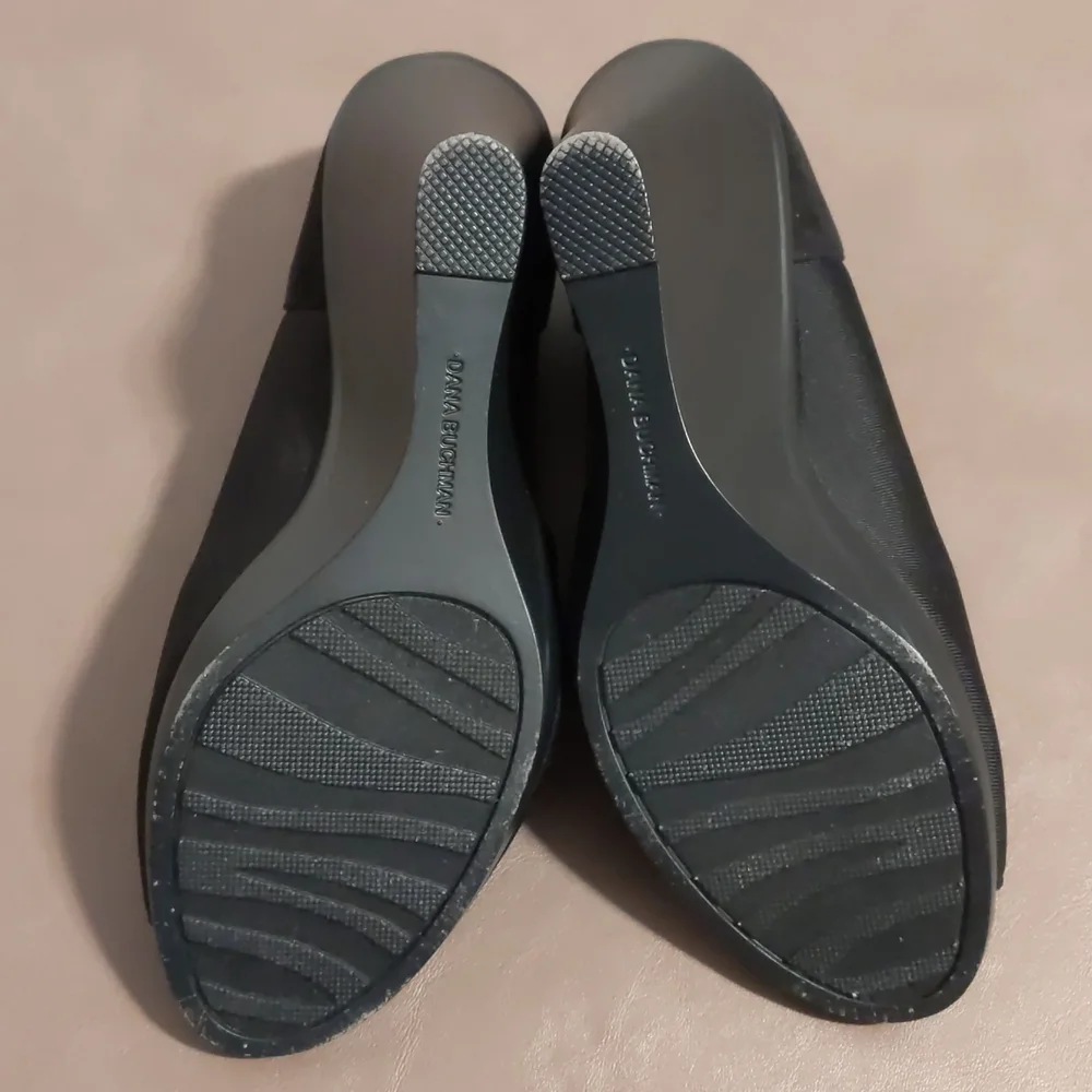 Dana Buchman Pira Black Wedge Heel 6 Med Open Toe Woman Shoes